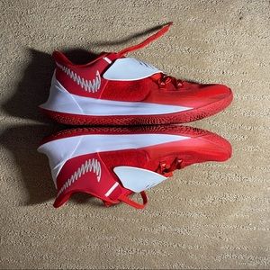 Nike, Kyrie Irving - Kyrie Low 3 - University Red Size 11.5